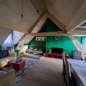 The Green Retromodern Duplex Appartement